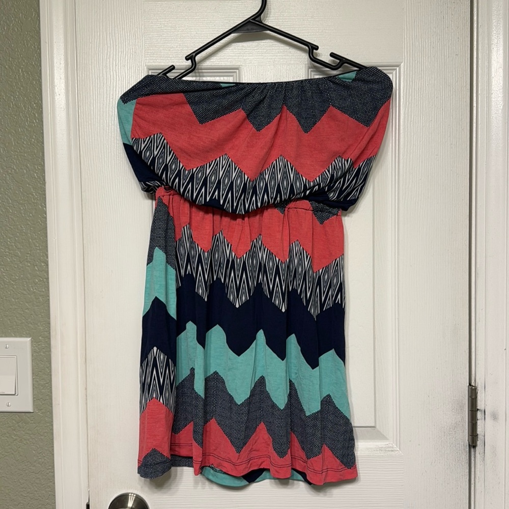 Chevron print strapless dress